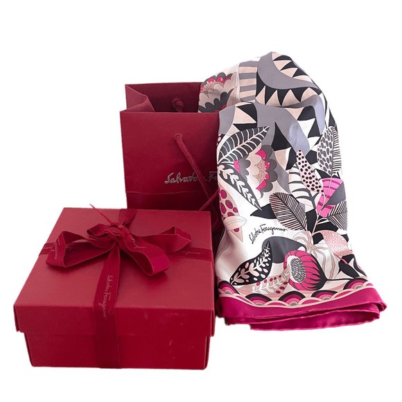 NIB Auc Ferragamo 100% Seta silk Scarf $599 - Picture 1 of 15